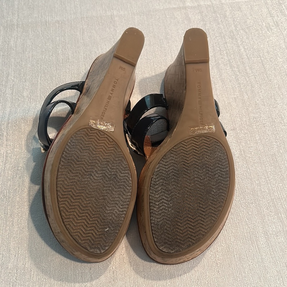 Tommy Hilfiger Women’s Wedges w/ Black Strap Size 9 Amazing condition - Picture 14 of 15